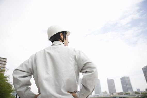作業員と空